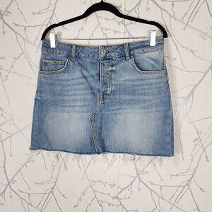 Guess Light Wash Stretch Denim Raw Hem Mini Skirt